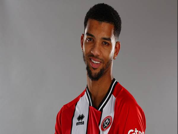  Holgate trong màu áo Sheffield United