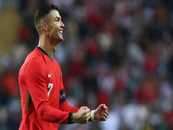Bóng đá QT ngày 12/6: Ronaldo trở lại, lập kỷ lục ghi bàn