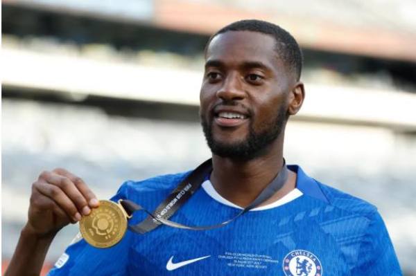Tin bóng đá: Chelsea phản hồi Palace vụ Tosin Adarabioyo