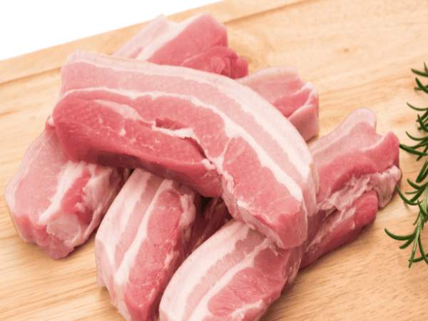 Chiêm bao thấy một bàn thịt heo