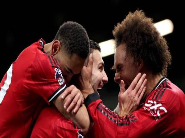 Joshua Zirkzee không còn tương lai tại Old Trafford