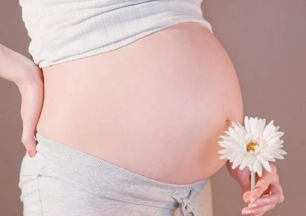 Nằm mơ thấy người thân có bầu nhưng chưa chồng