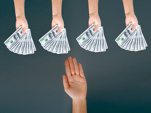 Giải mã nằm mơ thấy người khác cho tiền đánh con gì, số mấy phù hợp?